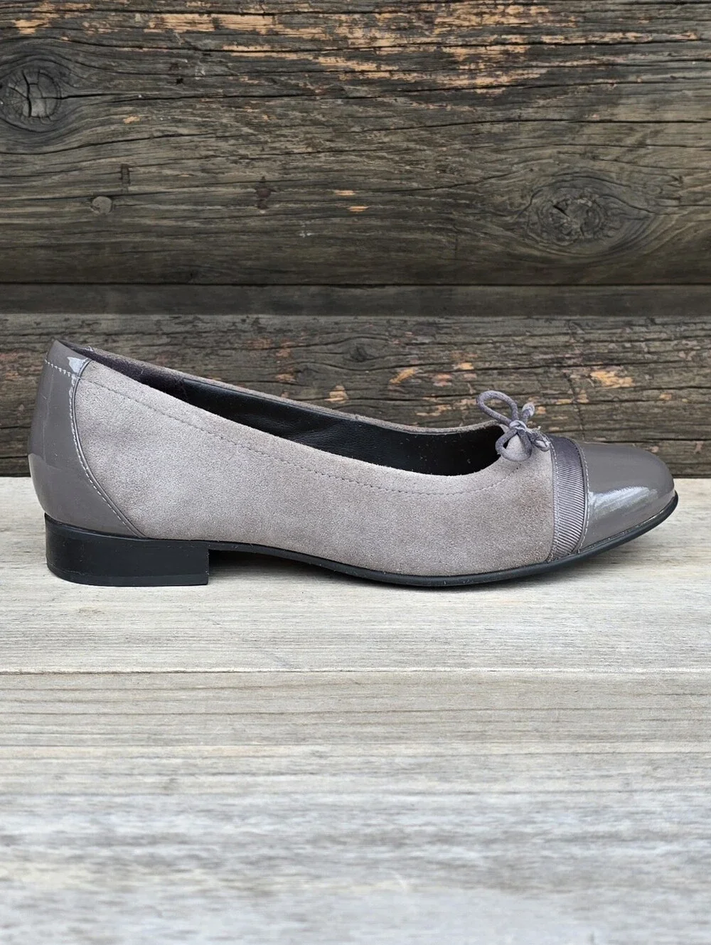 Clarks Unstructured Un Blush Classic Feminine Minimalist Capped Toe Ballet Flats